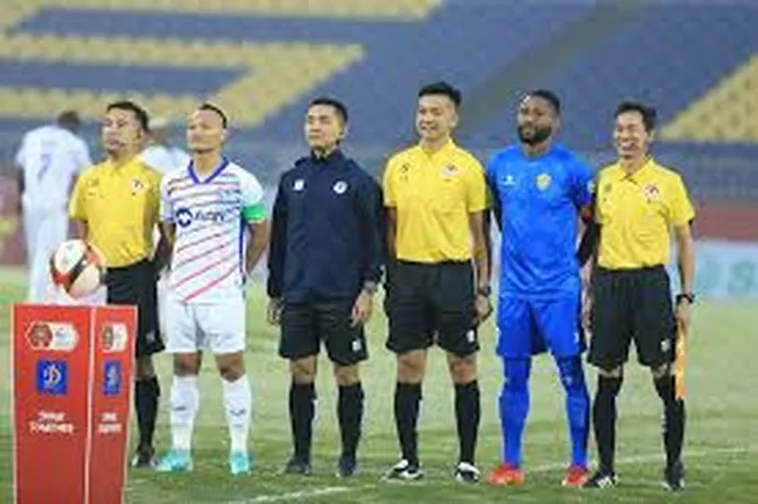 Nhiệm Vụ Và Quyền Hạn Của Trợ lý trọng tài bóng đá Trên Sân Cỏ
